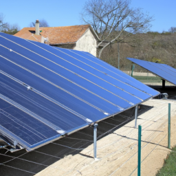 Le potentiel des tuiles photovoltaïques dans les régions à ensoleillement limité Saint-Jean-de-la-Ruelle